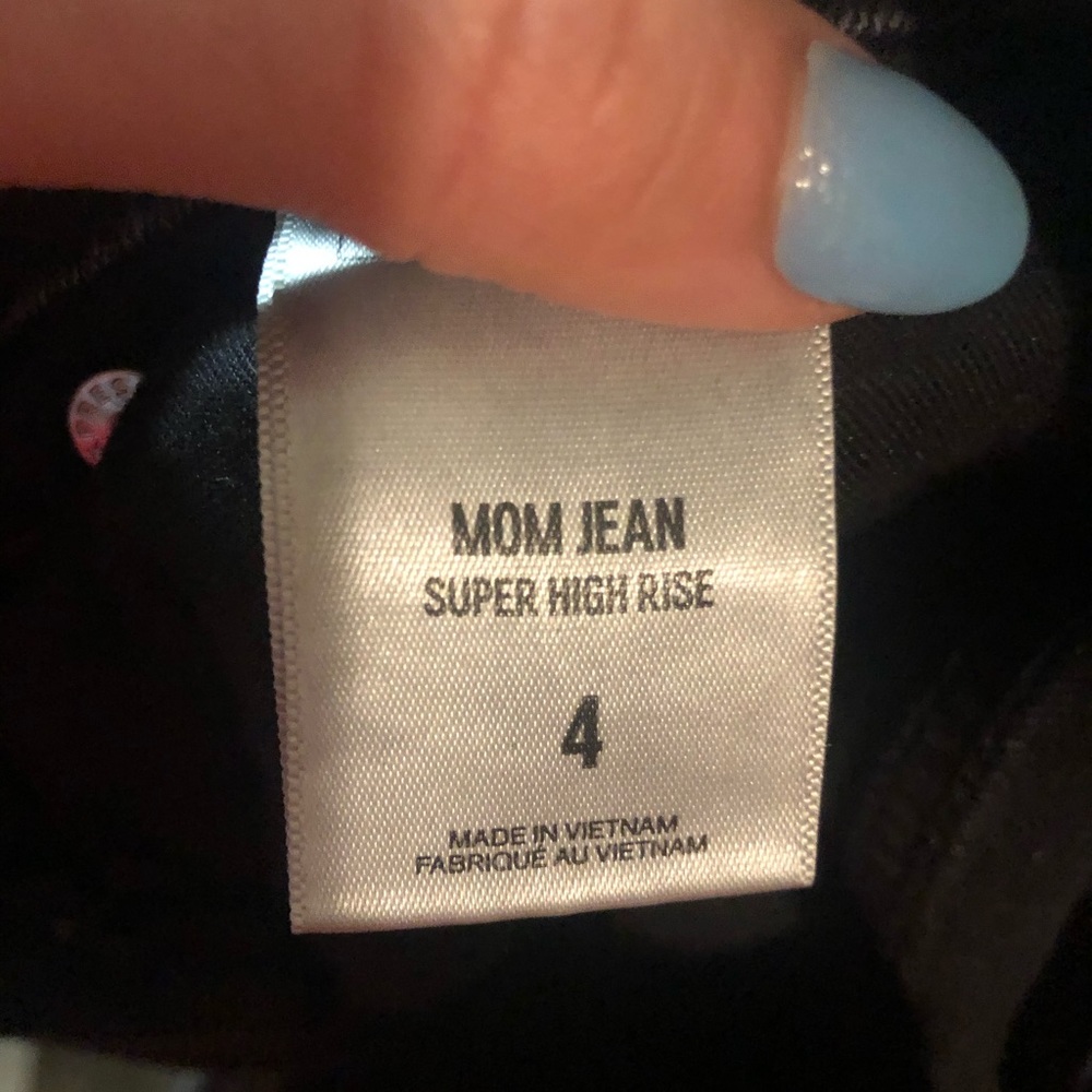 Super High Rise Mom Jeans - Picture 3 of 3